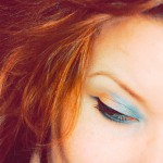 AMU - Augenmakeup in Orange und Hellblau mit der Lidschattenpalette der limitierten "Cruise Couture"-Edition von CATRICE
