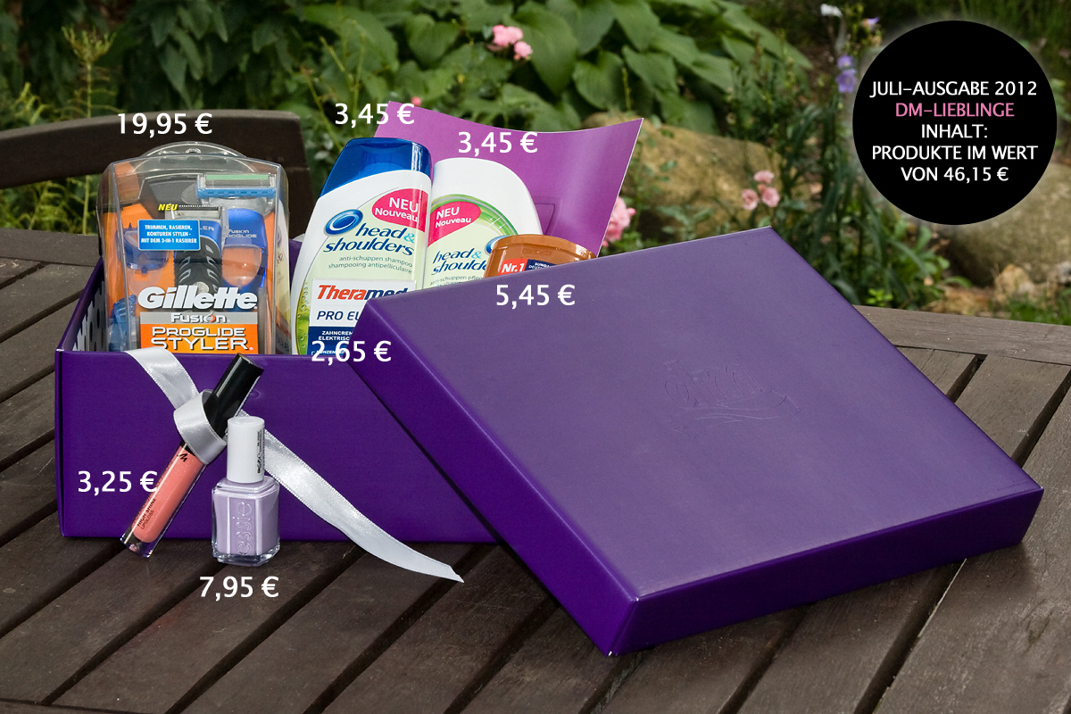 So sieht die dritte Box der "dm Lieblinge" 2012 aus. Es ist die verspätete Juli-Ausgabe (Anfang August ausgeliefert) und beinhaltet Produkte im Wert von 46,15 € - Wahnsinn!