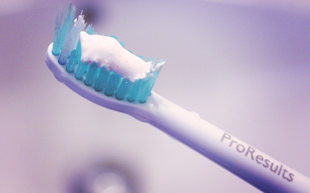 Im Test: Perweiß Schönheitszahnweiß: in 10 Tagen zu weißeren Zähnen - Whiteningzahncreme
